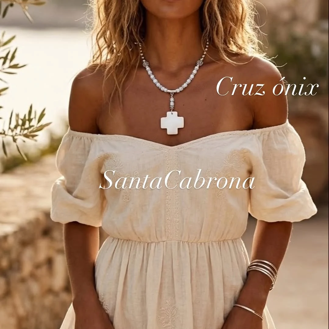El collar Cruz ónix de Santa Cabrona